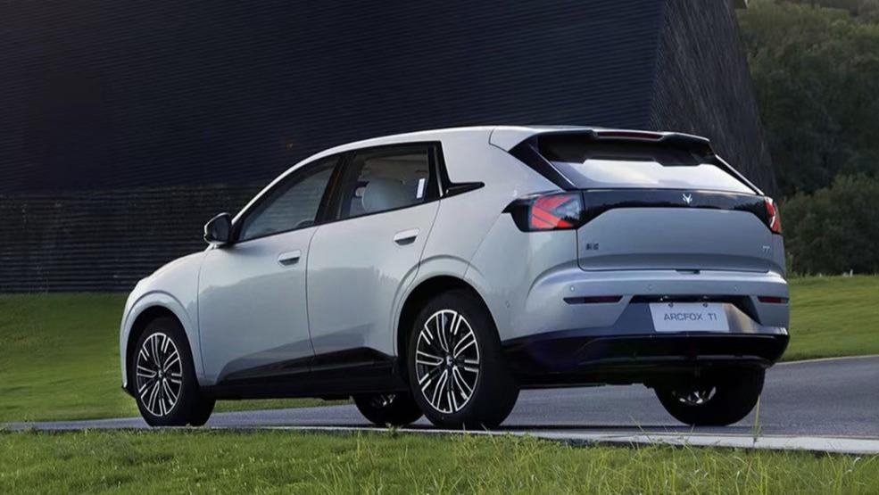 告别“够用就好”：极狐汽车如何用极狐T1刷新A0级驾乘标准