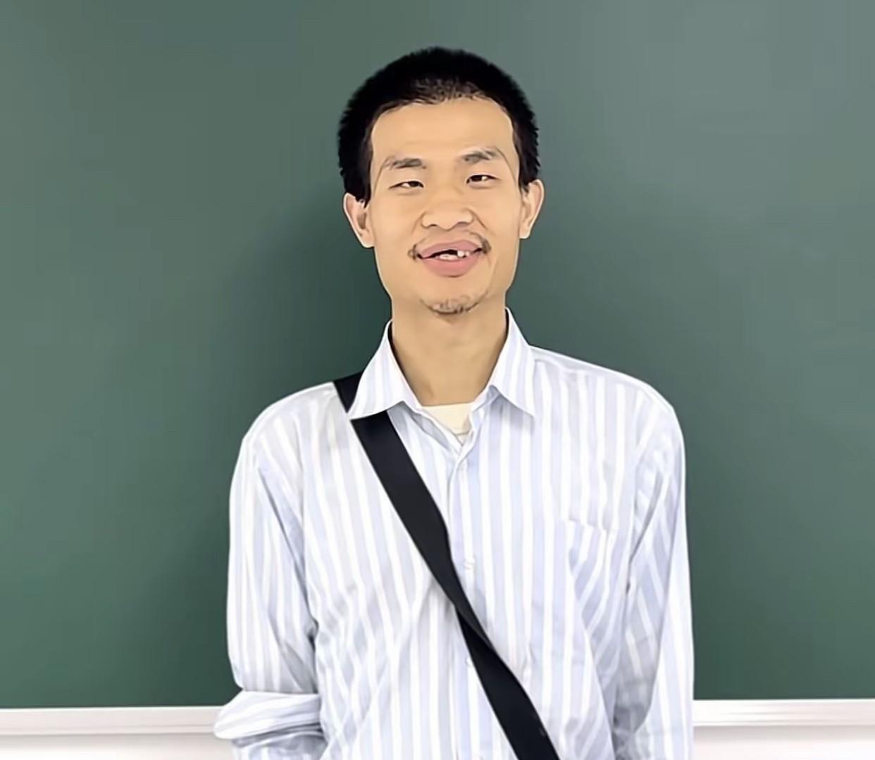 韦东奕在抖音注册账号并发布第一条视频，
网友吐槽亲戚开始消费韦神了，
不过看完视