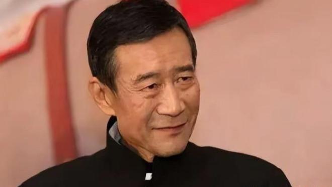 星光不问赶路人，时光不负有心人：李雪健与李亘的演艺之路