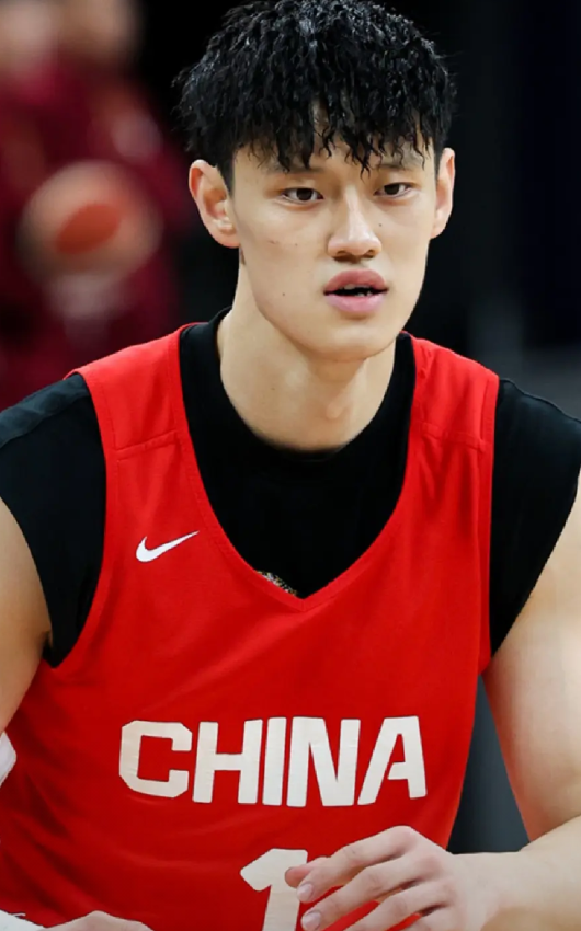 北京首钢俱乐部正式官宣，曾凡博赴美逐梦！
一个篮球运动员，大概最高的理想就是登陆