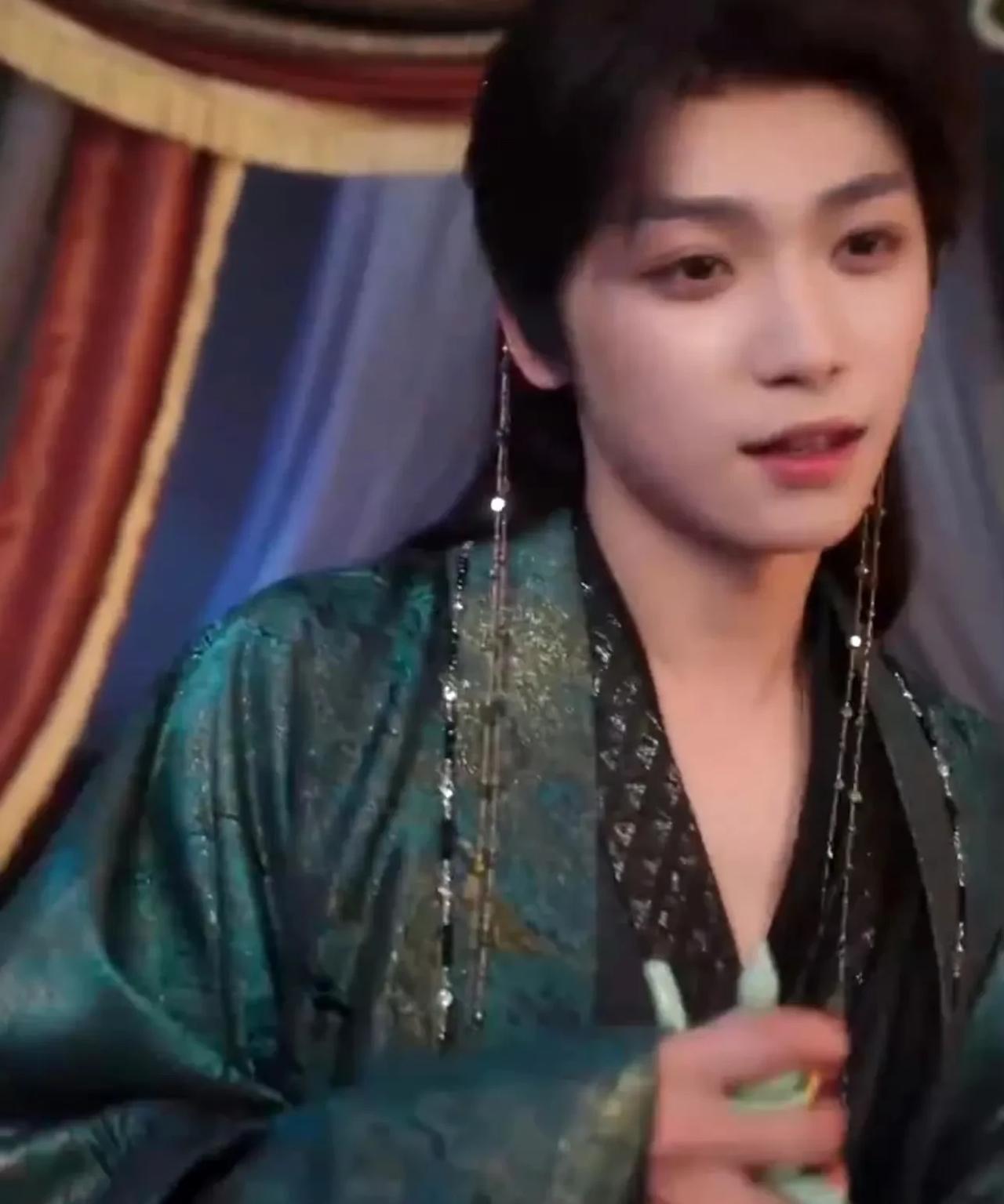 梓渝与粉丝双向奔赴，古装演绎《九万字》氛围感拉满
梓渝与粉丝的双向奔赴太好嗑了！