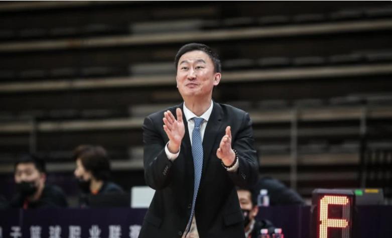 就这2句话，证明青岛队刘维伟确实有水平，幸亏没下课！
谁都没想到青岛队在客场能够