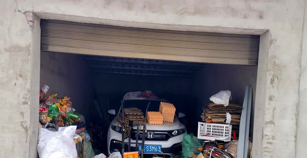 一年两箱油都用不完，买车的意义何在？

我们小区有个老太太，每天雷打不动拖着
