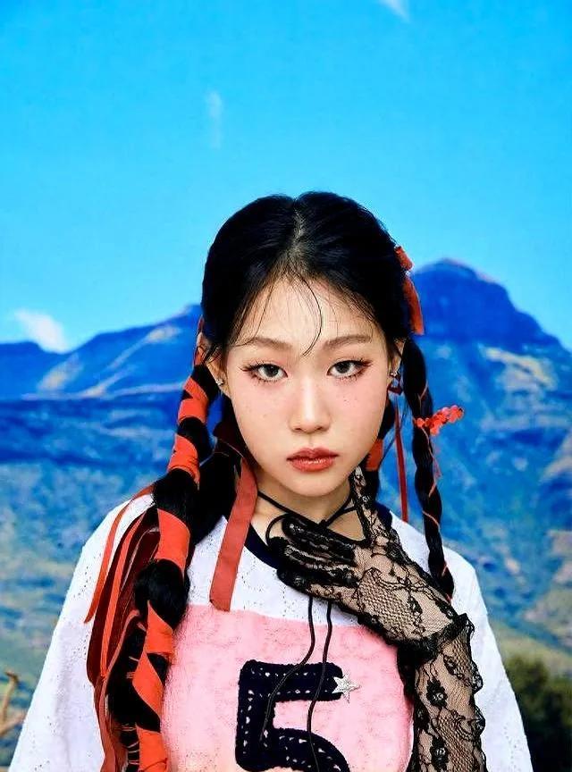 小沈阳女儿韩国出道，被韩媒誉为能力爆表 K - pop 新人，会三国语言
19岁