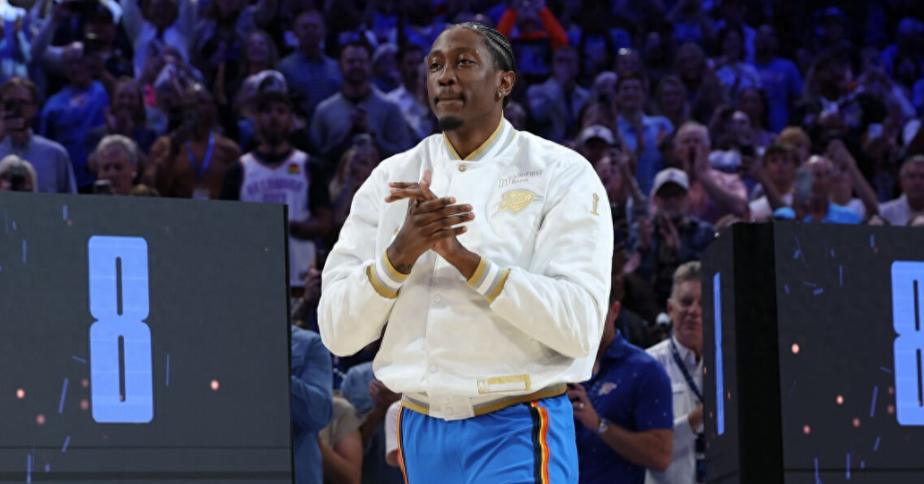 雷霆官方今日宣布，球队后卫杰伦-威廉姆斯今日对其右手腕进行后续处理，移除了在复出