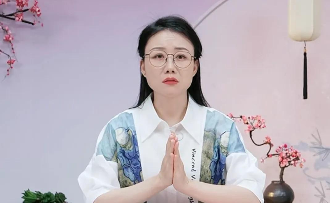 潇潇吃醋了潇潇说她的发小要来看她主要是喜欢宇辉想通过看她来看宇辉这又给潇潇姐姐扎
