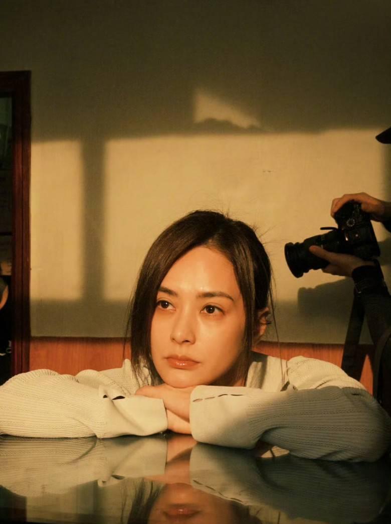 阿娇还大赞戏中「女儿」赵禹睿聪明且可爱：「还记得拍和女儿相处的戏份时，小禹睿特别