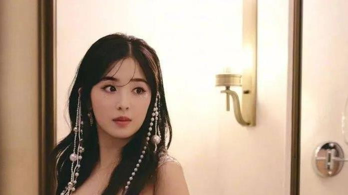 张含韵唯美写真集来袭，美到窒息！