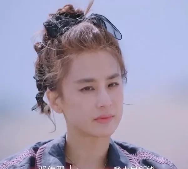 黄圣依还是不了解她妈妈？张泉灵一句话，让黄圣依惭愧的红了眼眶。
黄圣依妈妈认为黄