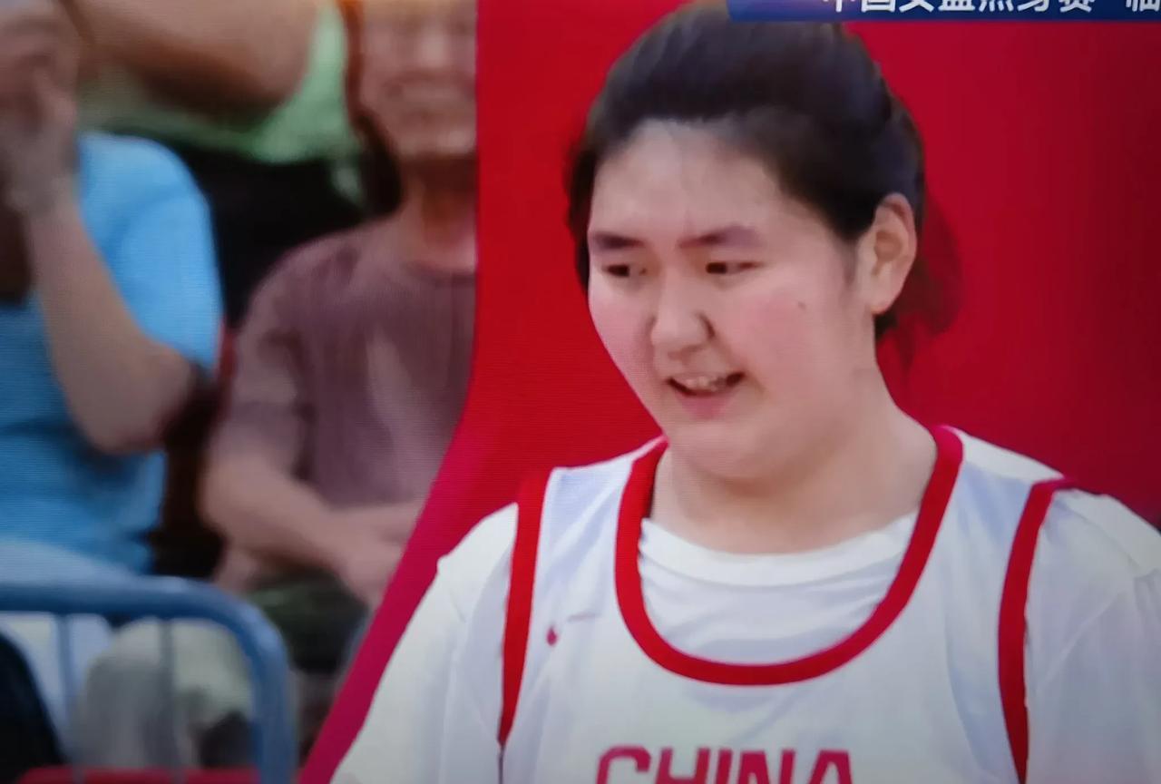 “女版姚明”张子宇，18岁，2米26！第一次代表中国女篮上场，独得6分，连续两次