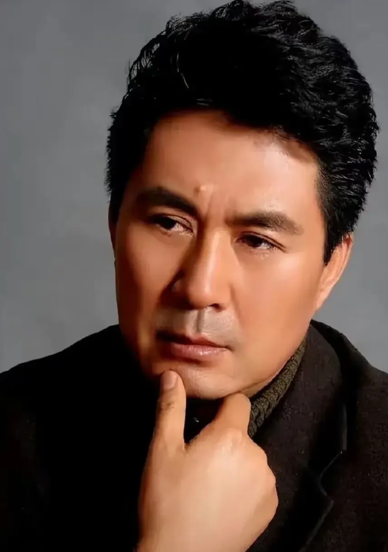 这货谁啊？如果不是扯上樊振东估计大部分人不认识他，樊振东出国打球居然敢公开说樊振