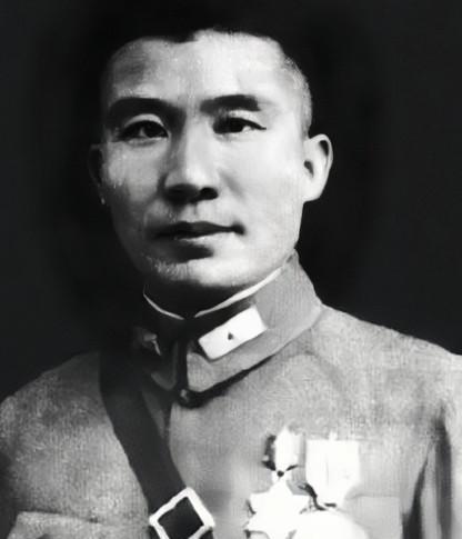 [微风]1935年，王耀武得知部下俘虏了一个红军师长，兴冲冲的跑过去准备审讯，但