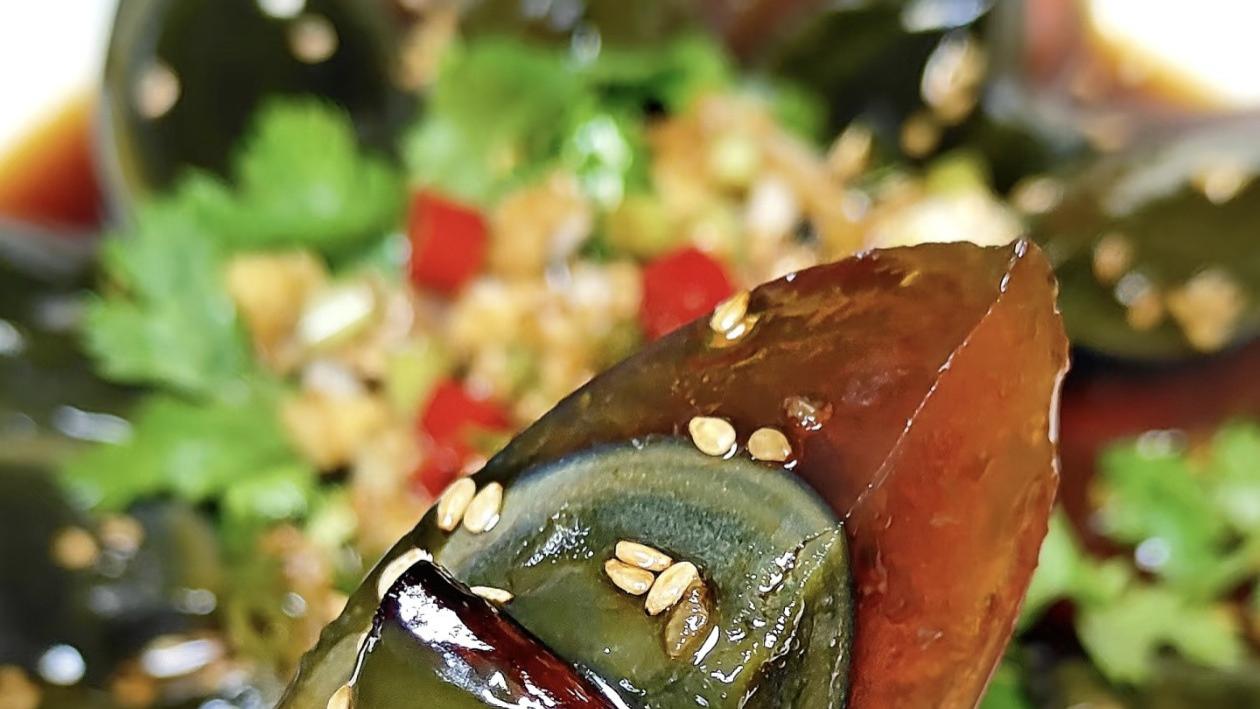 别再点外卖了！这道凉拌皮蛋5分钟上桌，家人抢着吃，厨房小白也能秒会