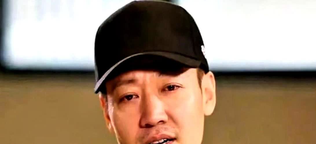 辛柏青低头收拾妻子睡衣时，手抖得拉不开抽屉。

说的没错，最痛的不是告别瞬间