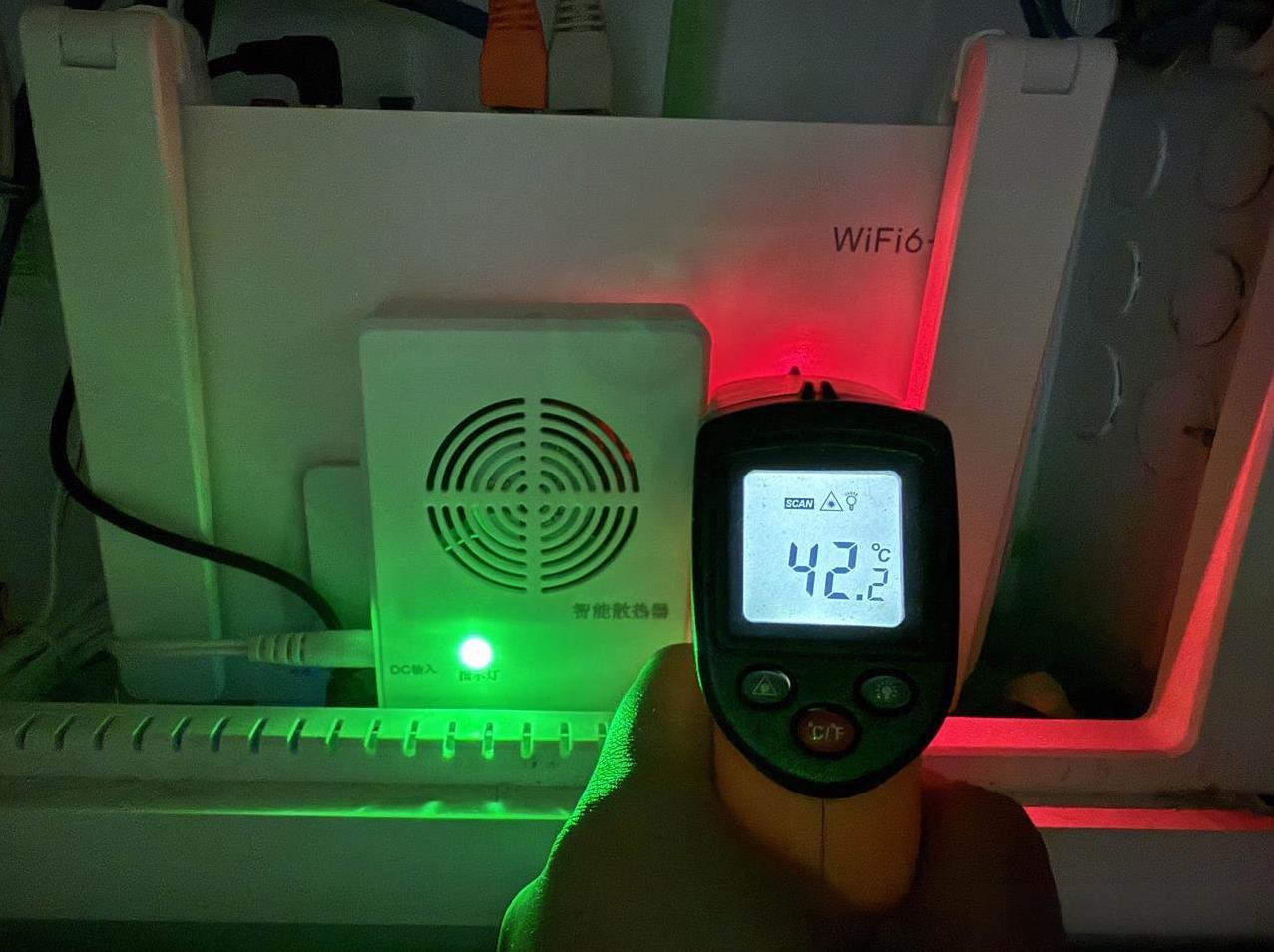 山东太热了，家里开着空调，弱电箱门敞开了，光猫的风扇打开了，表面还近43度，要不