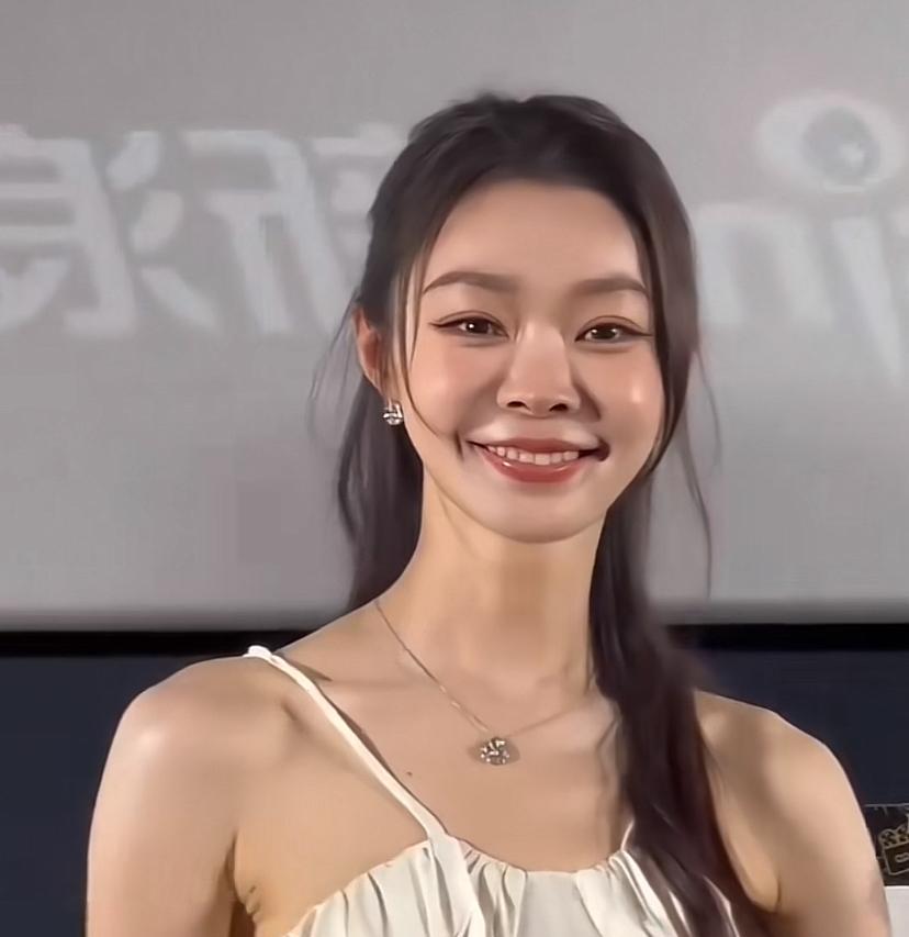 这宋轶是变样了，还是被造型师坑了！
看着真的好别扭，还有一股“韩”味儿。
记得看