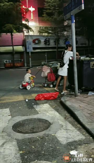 [胡瓜]凌晨，女子带幼子到处翻捡垃圾，这一幕，看哭了多少人？
7.27日在广东省