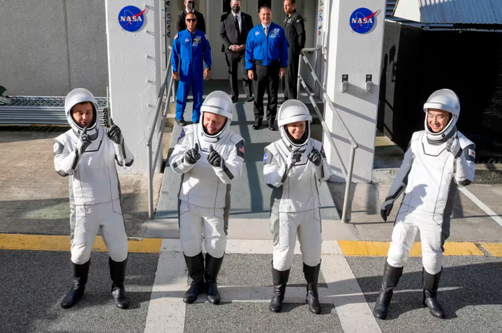 SpaceX送新宇航员，仅15小时抵达国际空间站