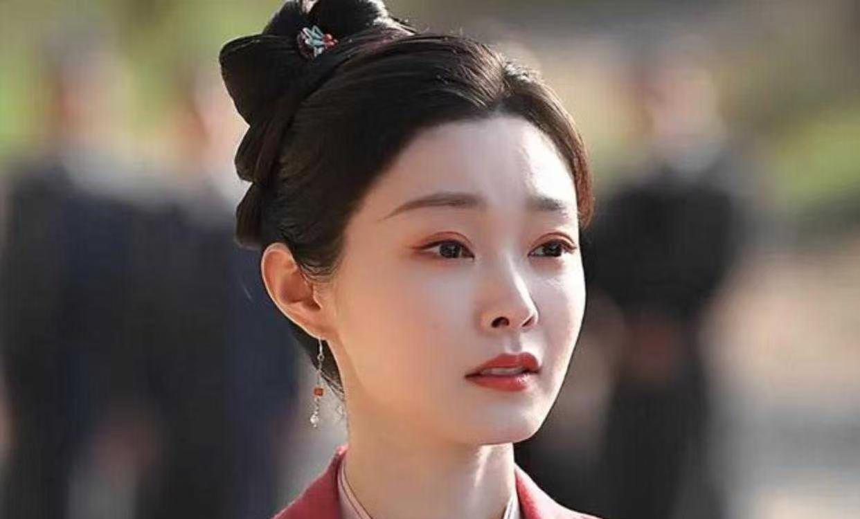穿旗袍封神却查无此人？宋轶的 “火不起来” 魔咒：颜值演技在线，为何观众总记不住
