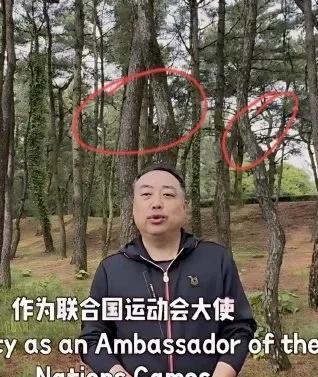 真的不能怪网友们乱想
看刘国梁的这个照片真的不能不乱想
刘国梁自从离开国乒之后就