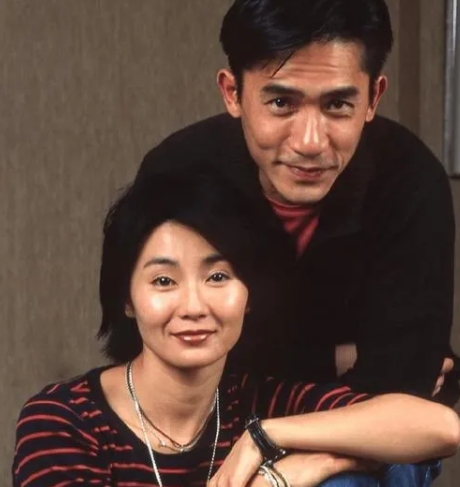1995年陈可辛筹拍《甜蜜蜜》时，本想让王菲来演，但王菲正忙着准备生宝宝，连剧本