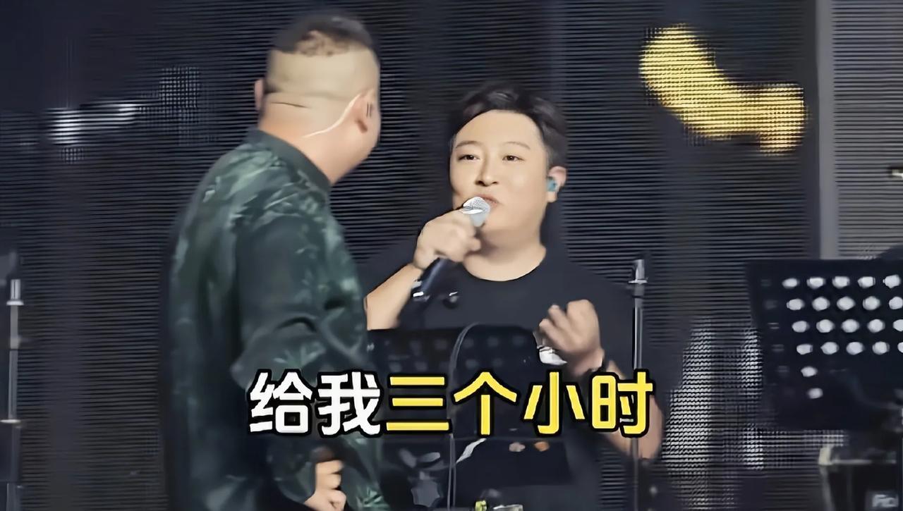 看来烧饼比曹鹤阳官大，岳云鹏成都演唱会曹鹤阳被烧饼安排唱和声
熟悉北京德云社的人