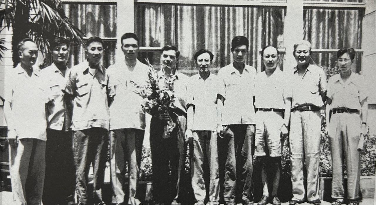 1960年6月，钱学森（右三）等在北京车站欢送苏联专家#历史#