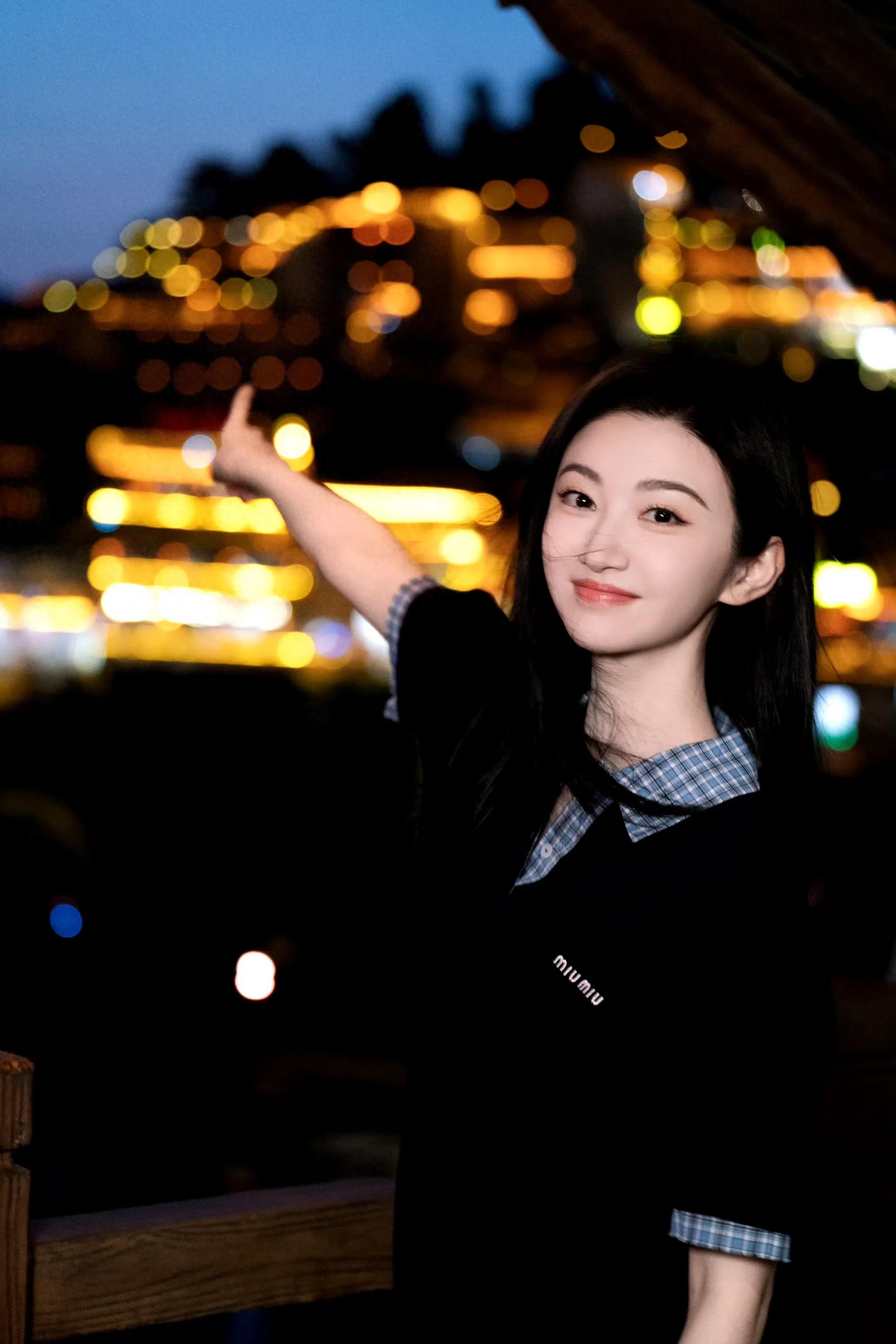 女星景甜的甜宠时光：女神与晚霞夜景共坠浪漫！
