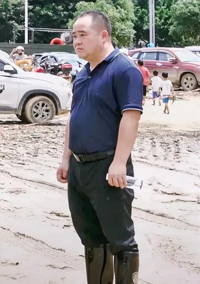 他的城市被淹了，但老百姓说有他在我们安心！