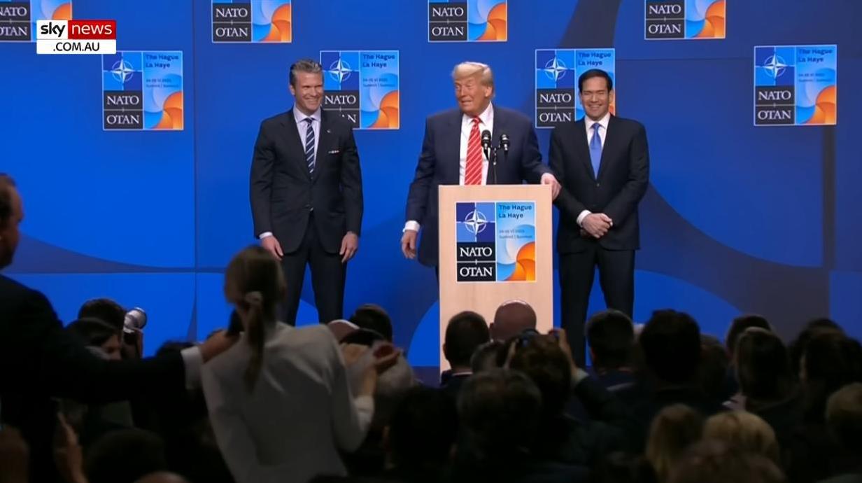 特朗普回应被北约秘书长叫爸爸，美国务卿和防长笑出了声
今年的北约峰会，似乎成了北
