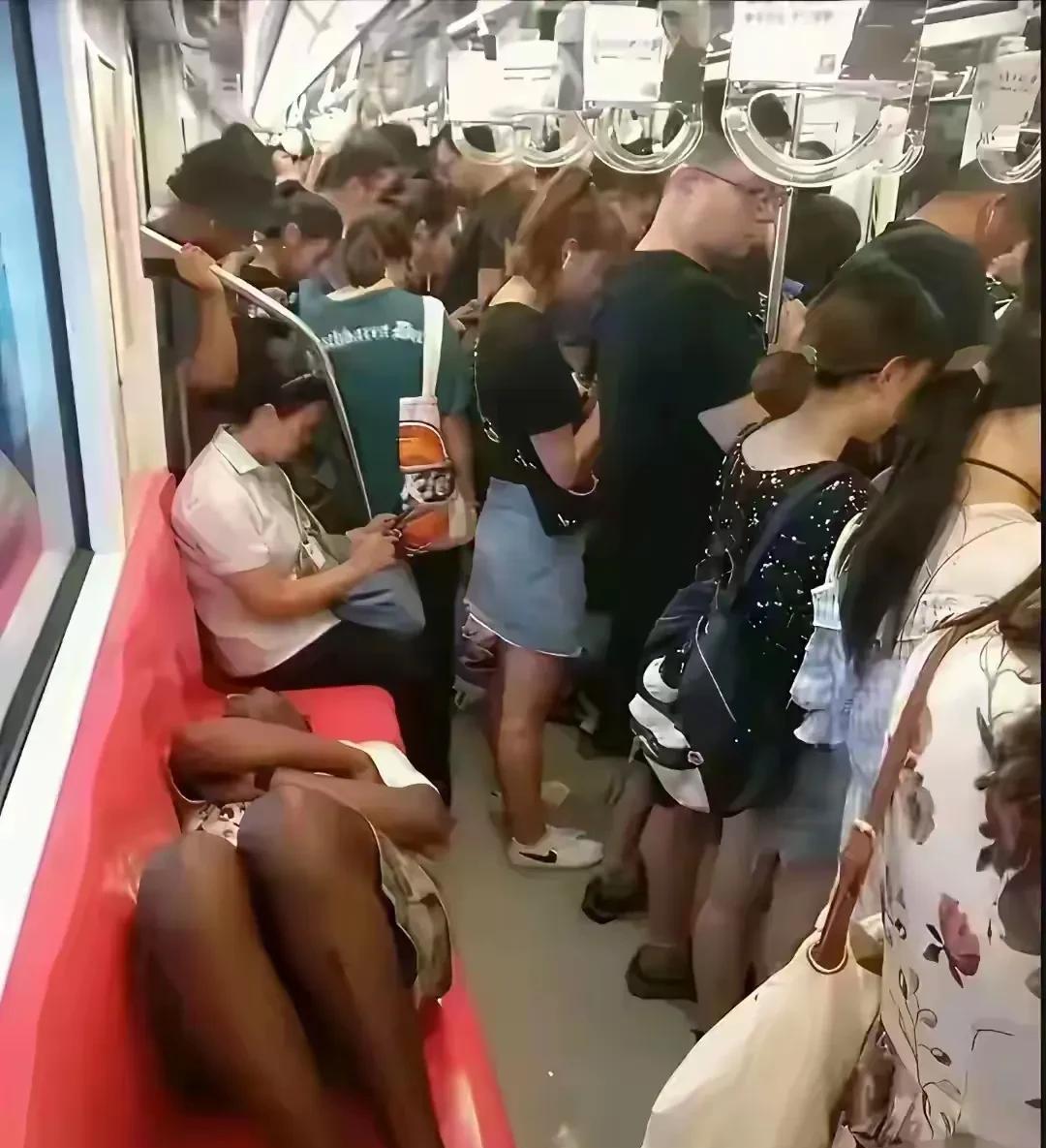 为什么都和他保持距离？