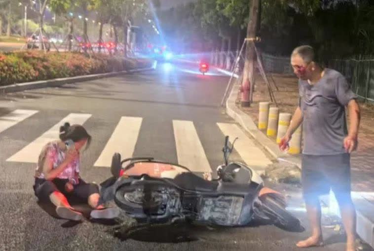 上周六晚上约8点25分左右在汕尾金町湾香江大道西南边辅路（观海酒楼对面)有一老汉