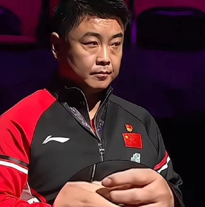 后备力量还得是“温瑞博”！
温瑞博打球霸气有“狼性”，在和雨果的对决中毫不怯场，