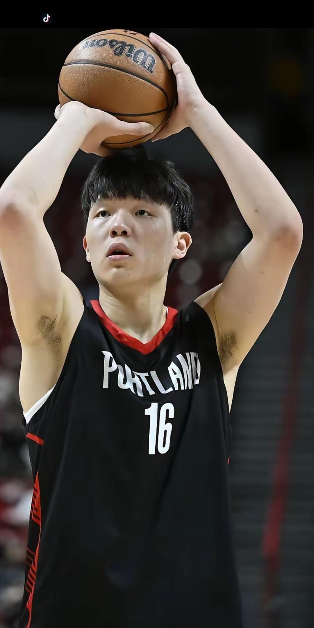 瀚森，杨瀚森，听叔和球迷的话，尽快把丈母娘和女朋友送回来。美酒，美色，以及肉串，