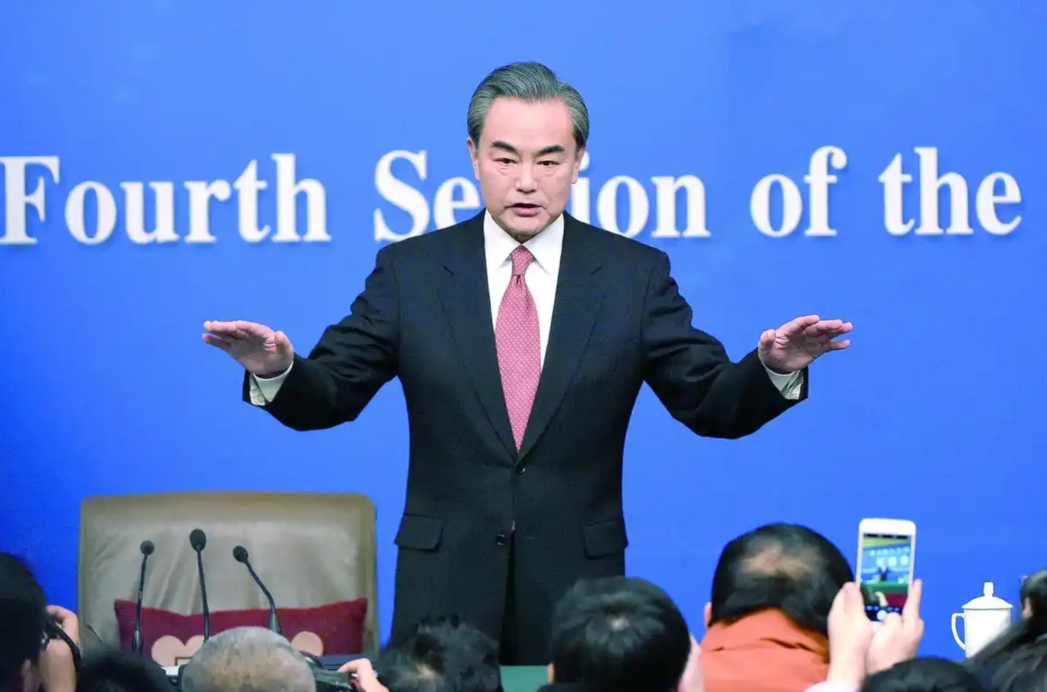 俄罗斯外长拉夫罗夫12日接受美媒采访时作出重要表态，强调俄罗斯对中国的承诺"永远