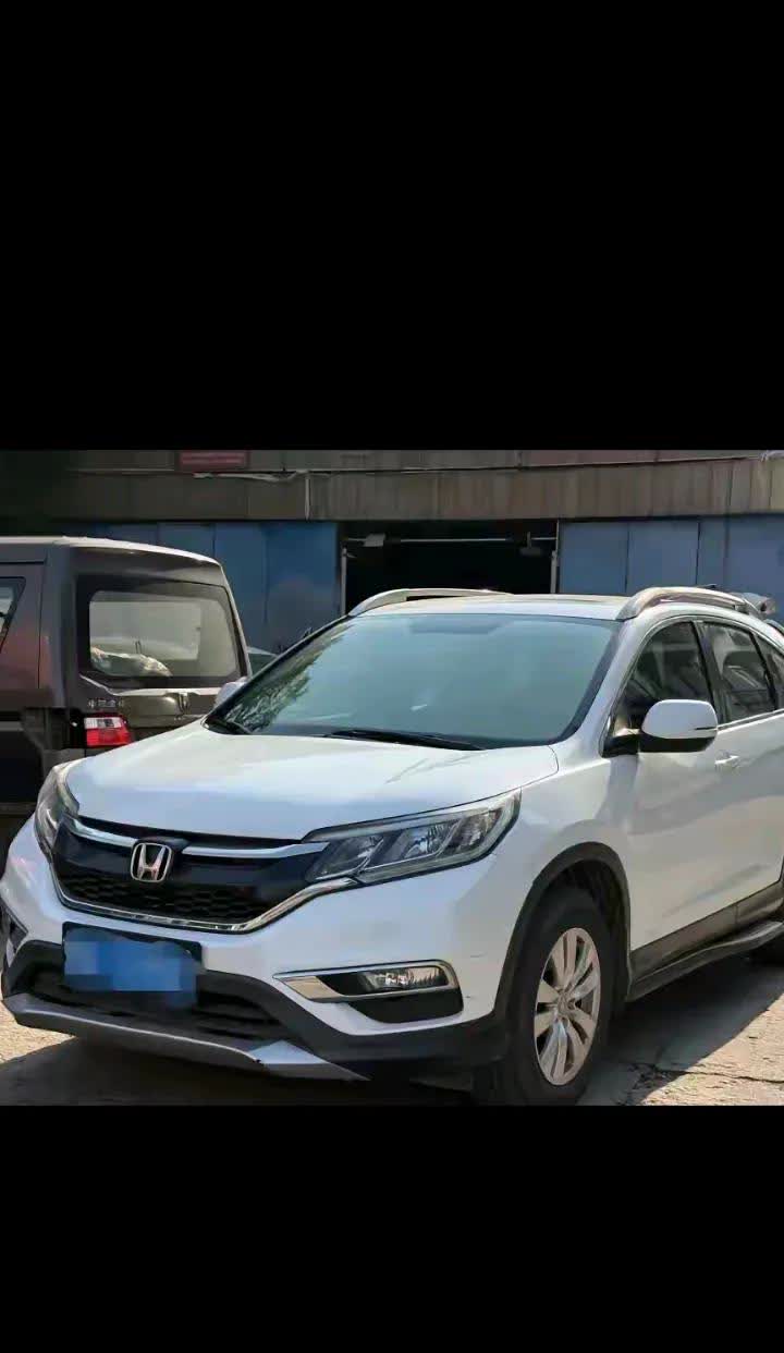 这是我人生的第一辆车，二手的[微笑]
小舅这几年发了财，换了新车，看我驾照都拿