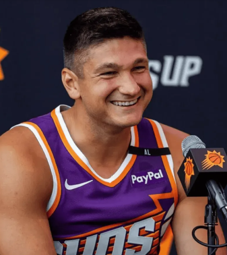 明日NBA杯小组赛：太阳将于主场迎战森林狼。
赛前，太阳主教练乔丹-奥特接受记者