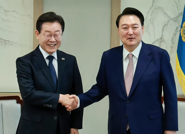 重磅消息！韩国最大在野党党首李在明昨天辞去党手职务后，刚刚正式宣布将参加韩国大选