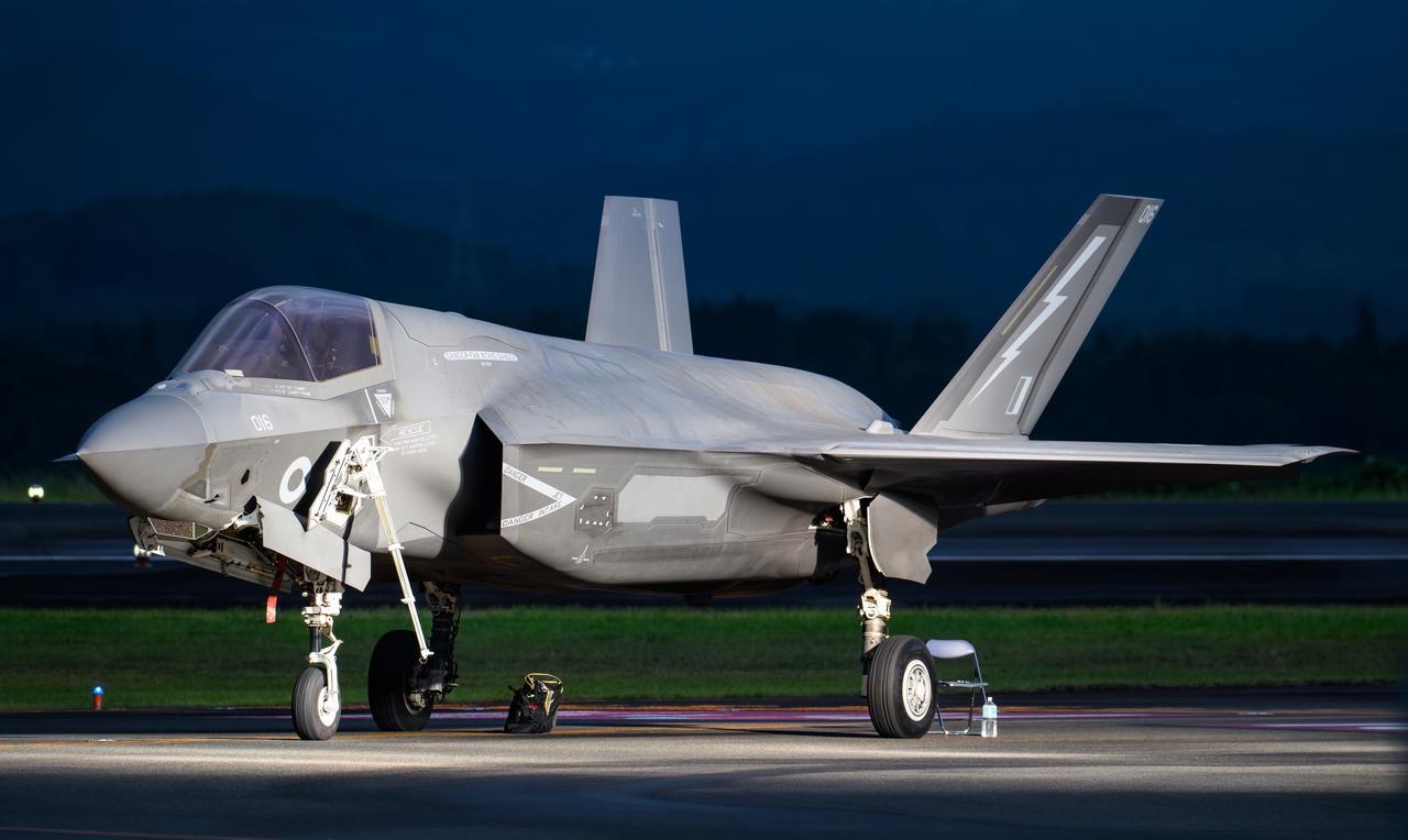 梅开二度！英国威尔士亲王号的F-35B战斗机再次迫降他国，这次是日本。
昨天，正
