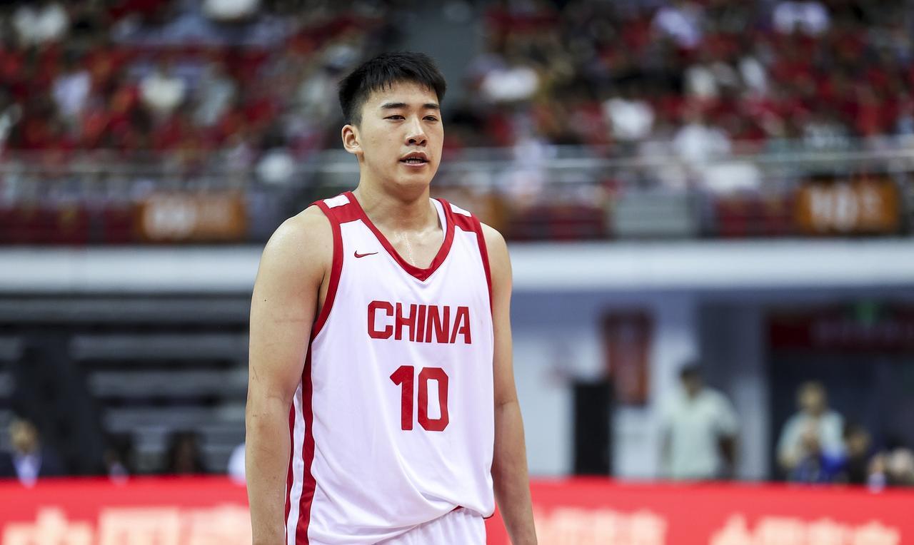 太硬了哥！王俊杰半场10投6中拿下15分，中国队半场46-35领先韩国！
这其中