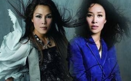 有一次采访，田震被主持人问道：“你对那英是如何评价的？”田震一脸黑线，冰冷回答：