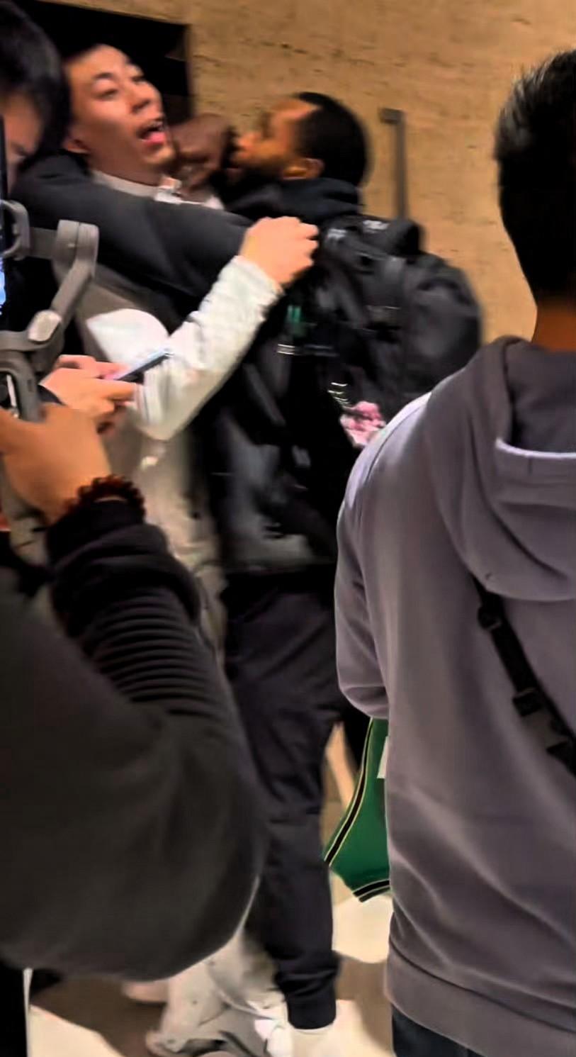 恕我直言，签下辽篮旧将，上海男篮可算是下血本，也要争冠军，为张镇麟配上后场老搭档