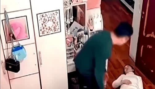 全网最赞丈母娘，不是给钱，也不是帮带娃，而是包售后！

一男子媳妇躺地上撒泼