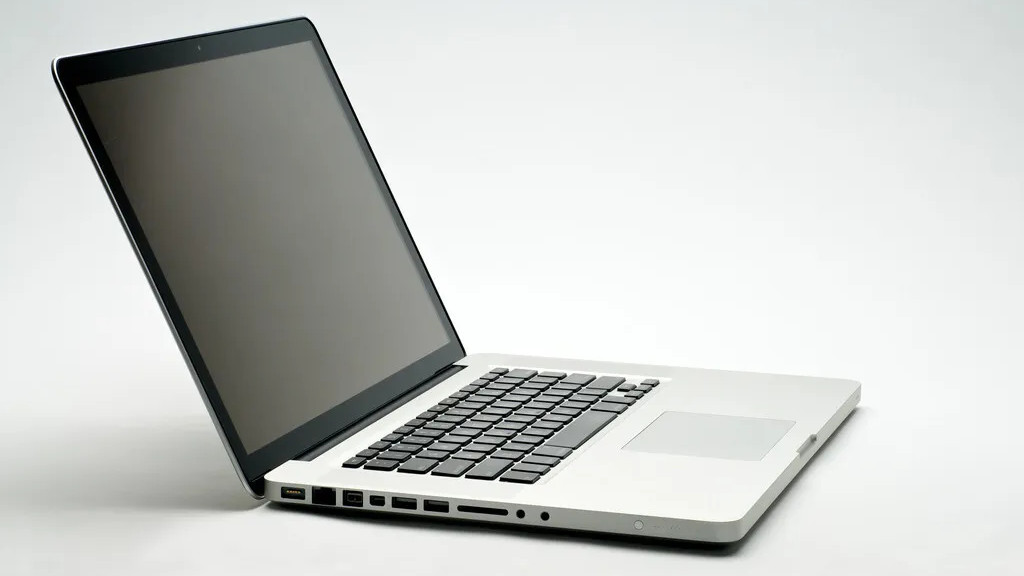 老铁说他们公司拍卖报废的资产，让我帮忙看看配置，想淘一台笔记本，结果，帮老铁的忙，让我也捡了个漏