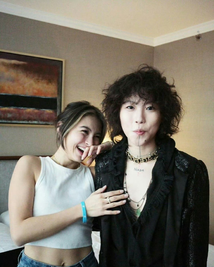 王菲和窦唯的女儿窦靖童以前居然长这样，差点没认出来 ​​​