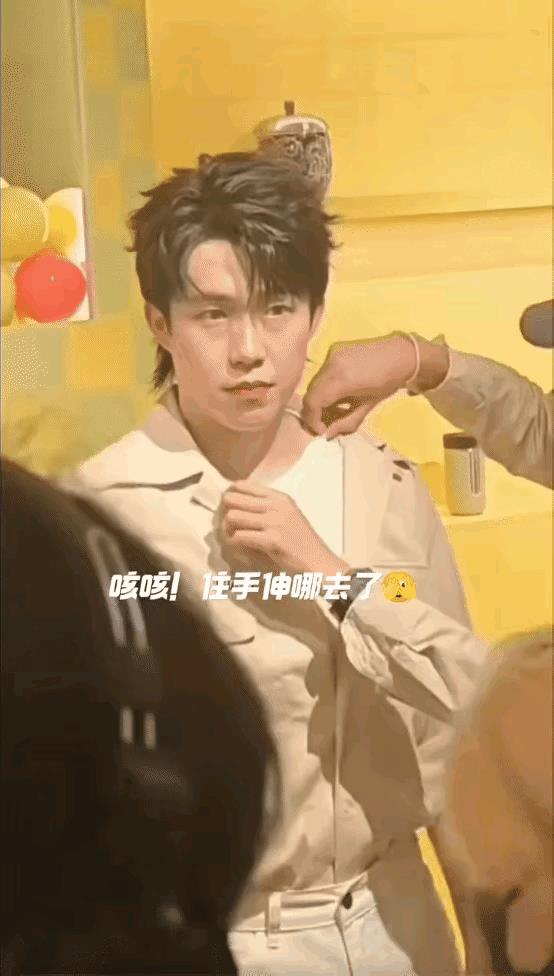 伸进大头
衣服里那只手
应该是全网最让人羡慕的手
这个工作好啊
不过应该是限性别