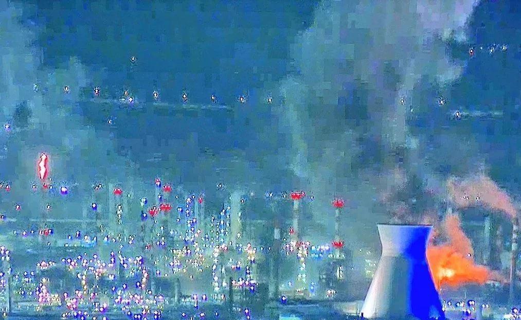 伊朗火力全开！591弹砸17战略目标炼油厂烧穿，约旦成以方盾牌
来源:明镜高悬