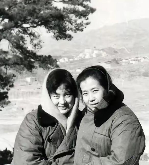 年轻时张金玲与刘晓庆颜值谁靓？
1979年，北影厂女导演王好为执导故事片《瞧这一