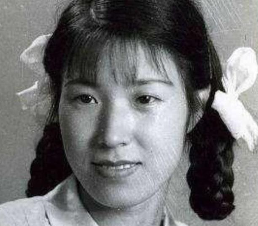 从伪满皇宫逃出来时，李玉琴留了一手，给内裤里缝了1万块钱。婉容一离开大烟就神志不