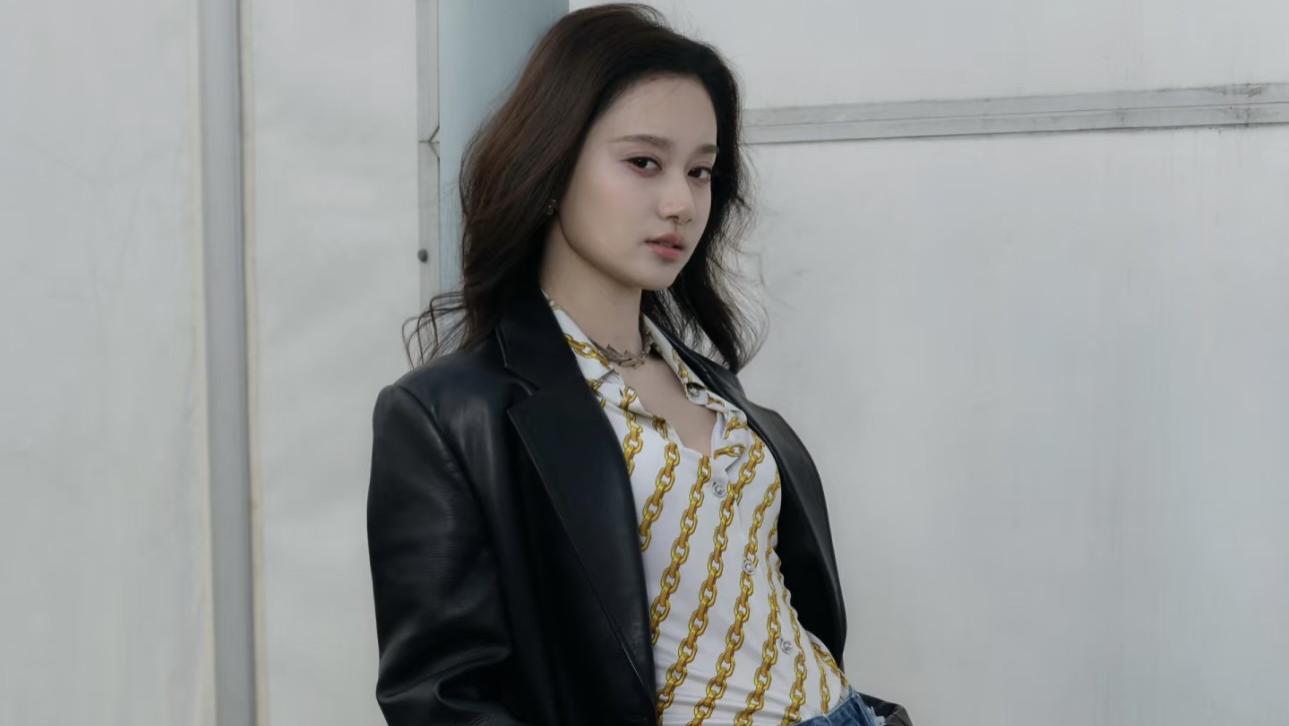 夏秋交替乱穿衣？看卢昱晓李沁夏梦私服穿搭，秋日氛围感来了